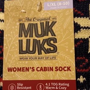 MUK LUKS WOMEN'S CABIN SOCKS. BRAND NEW WITH TAGS. FLEECE LINED. SIZE L-XL (8-10